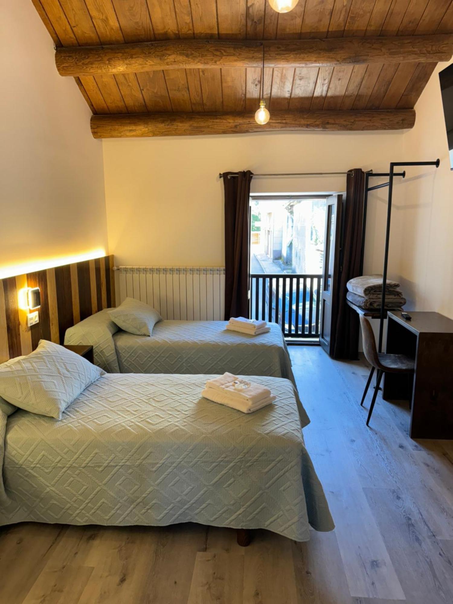 Boutique Vila De Triacastela Esterno foto